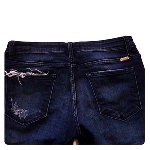 Distressed Kancan anlke cut jeans